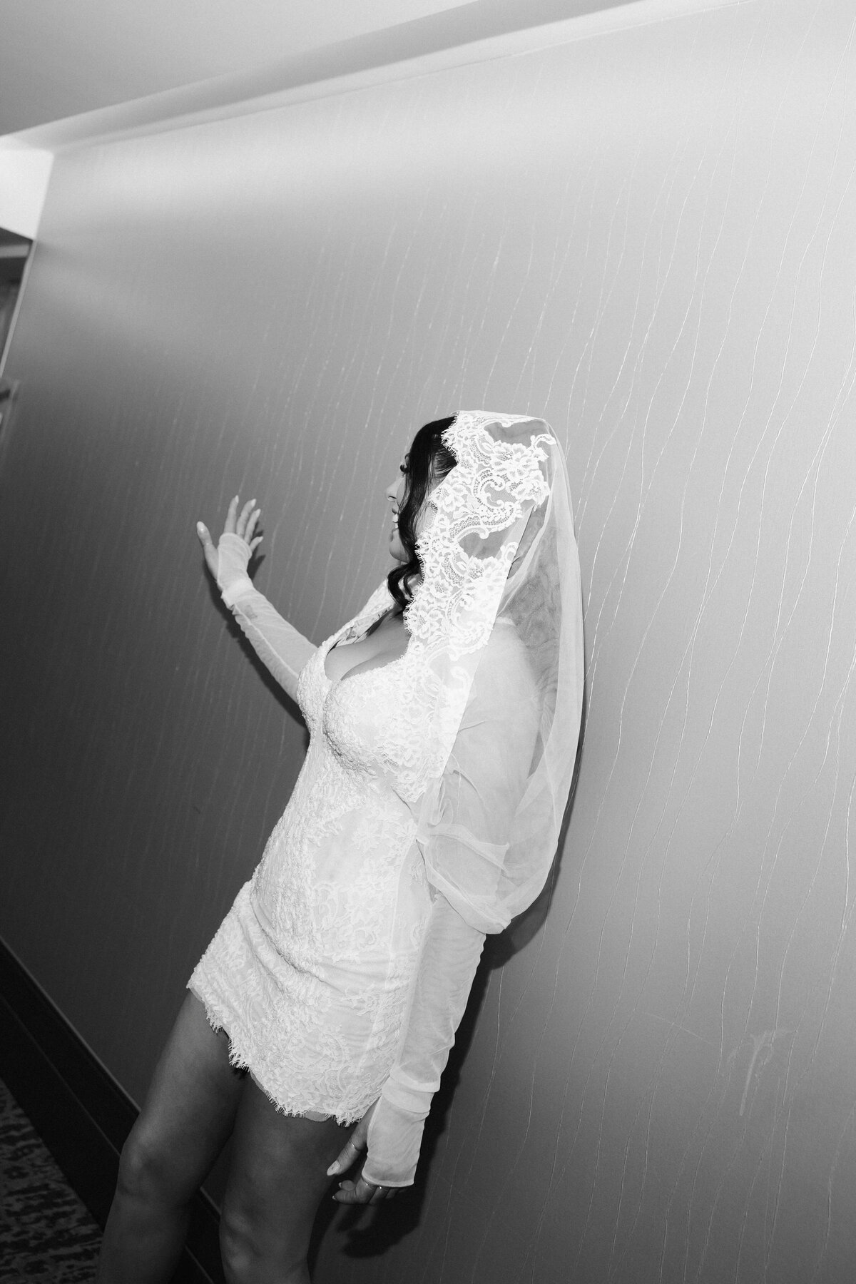 16riskyexposure_aimee-adrian_las-vegas-elopement-photography