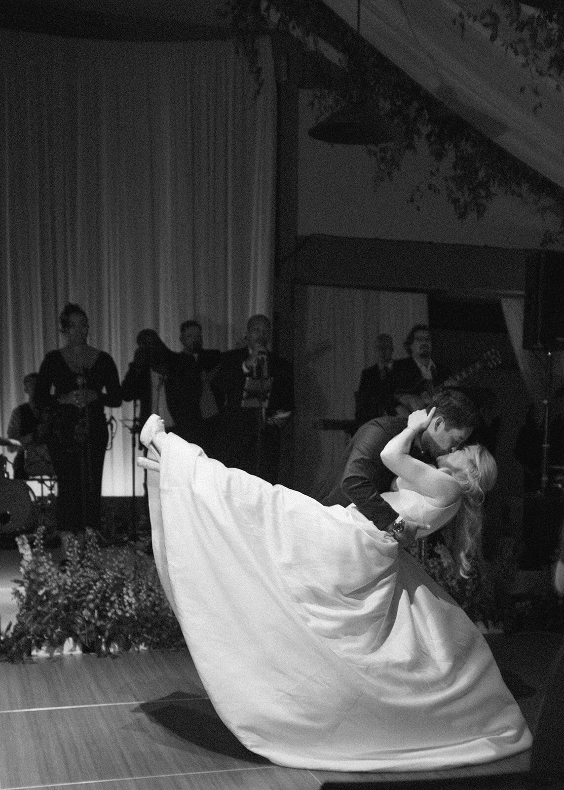 the-perfect-dip-black-and-white-photo-aspen-HBICWeddings