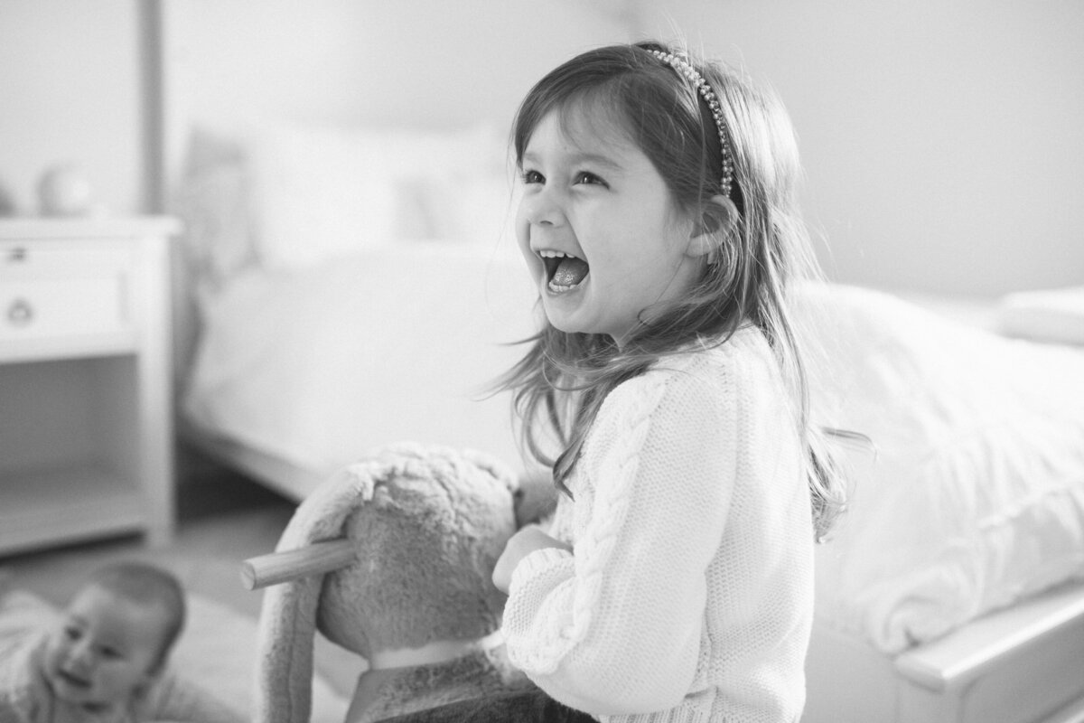 candid-natural-boston-newborn-family-photographer-zev-fisher-008