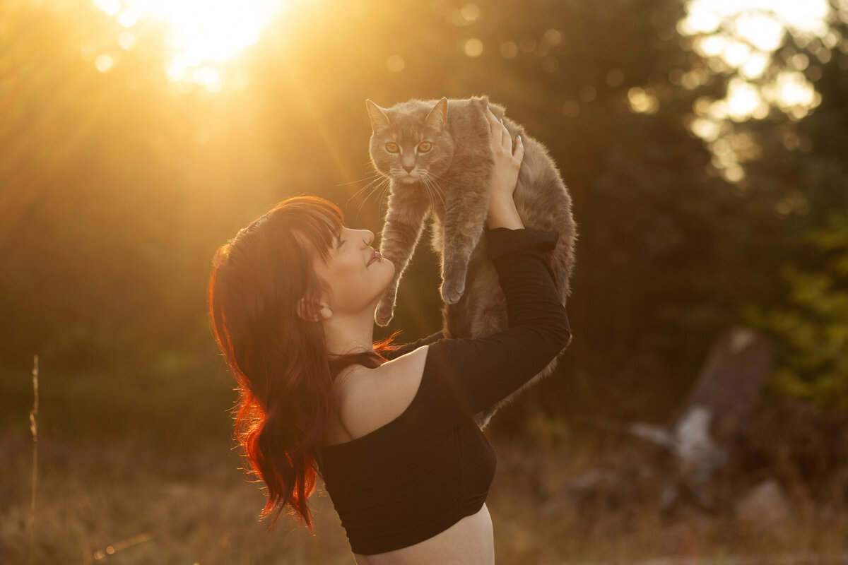 golden_hour_senior_girl_cat_photos_seattle