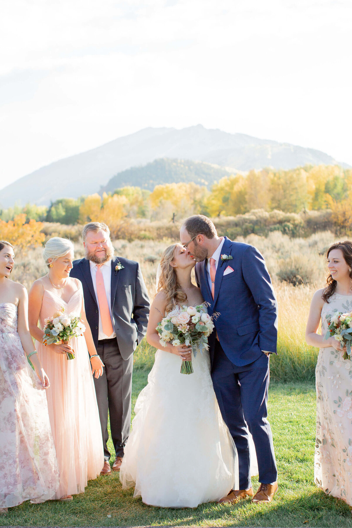 fall-aspen-wedding-party-with-couple