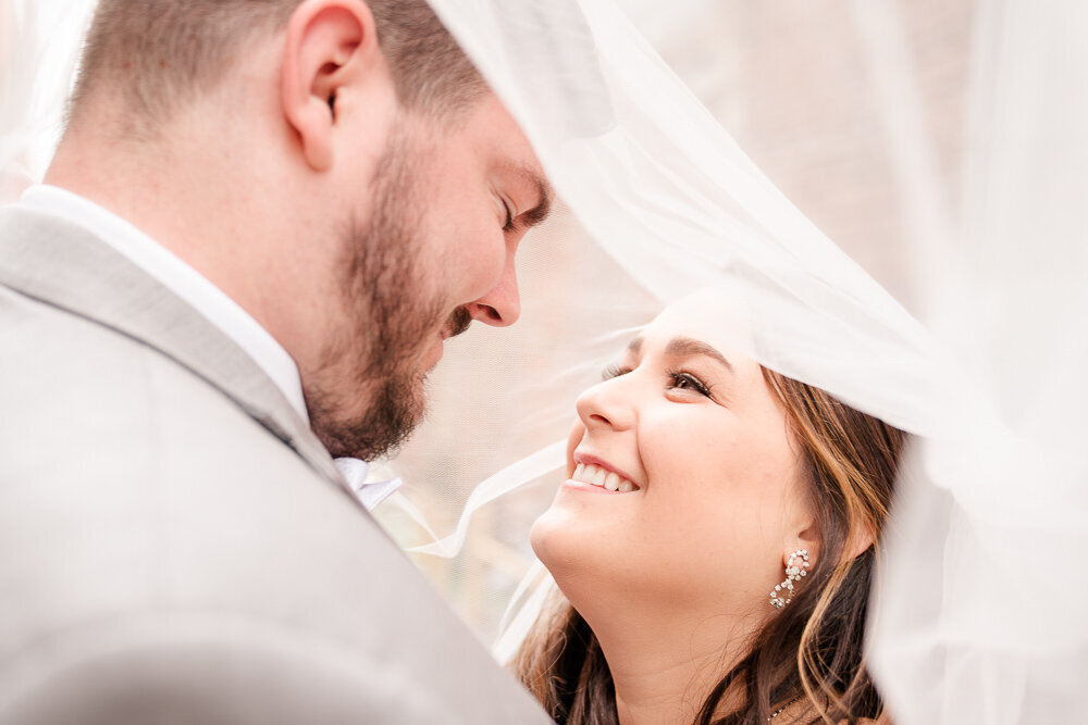 bride-and-groom-veil-photos-louisville-kentucky-1