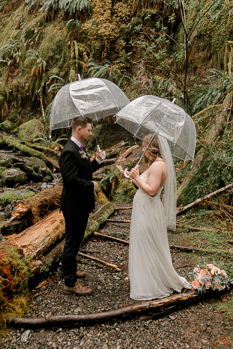 washingtonelopementphotographer-fernacreswedding-forkswashingtonwedding-pnwelopement-17