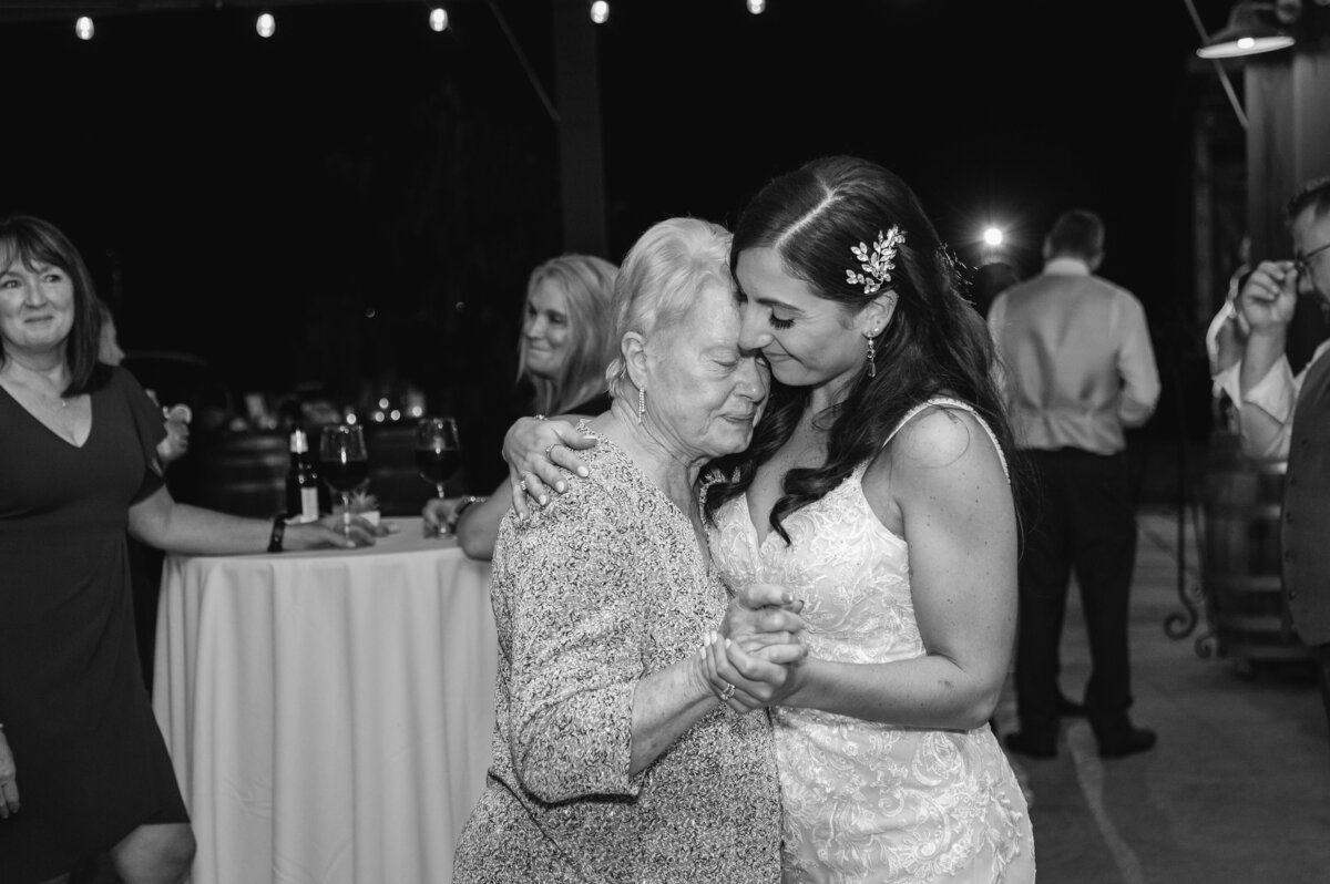 sarah-oberheim-photography-best-st-louis-wedding-photographer-near-me-wright-city-wedding-photographer-cedar-lake-cellars-wedding-photographer21