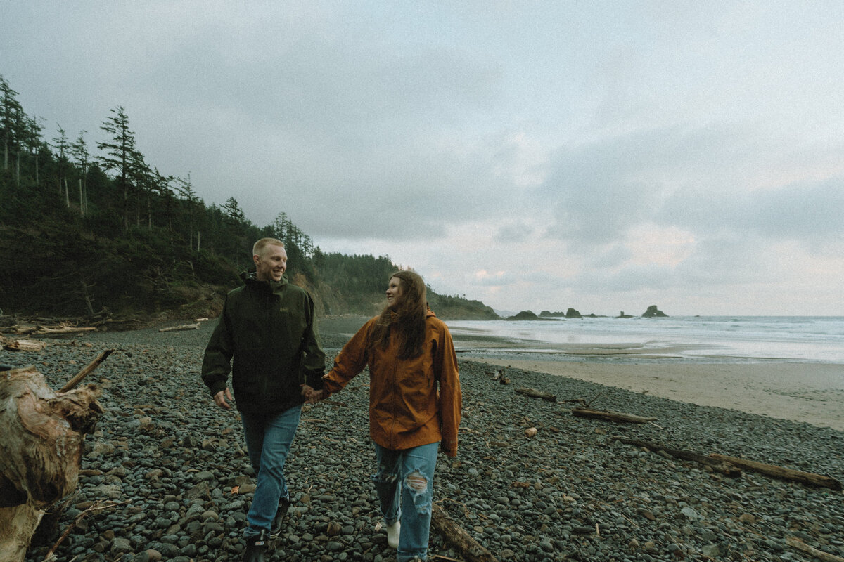 Oregon Coast Couples - lizarrietaphotography-74