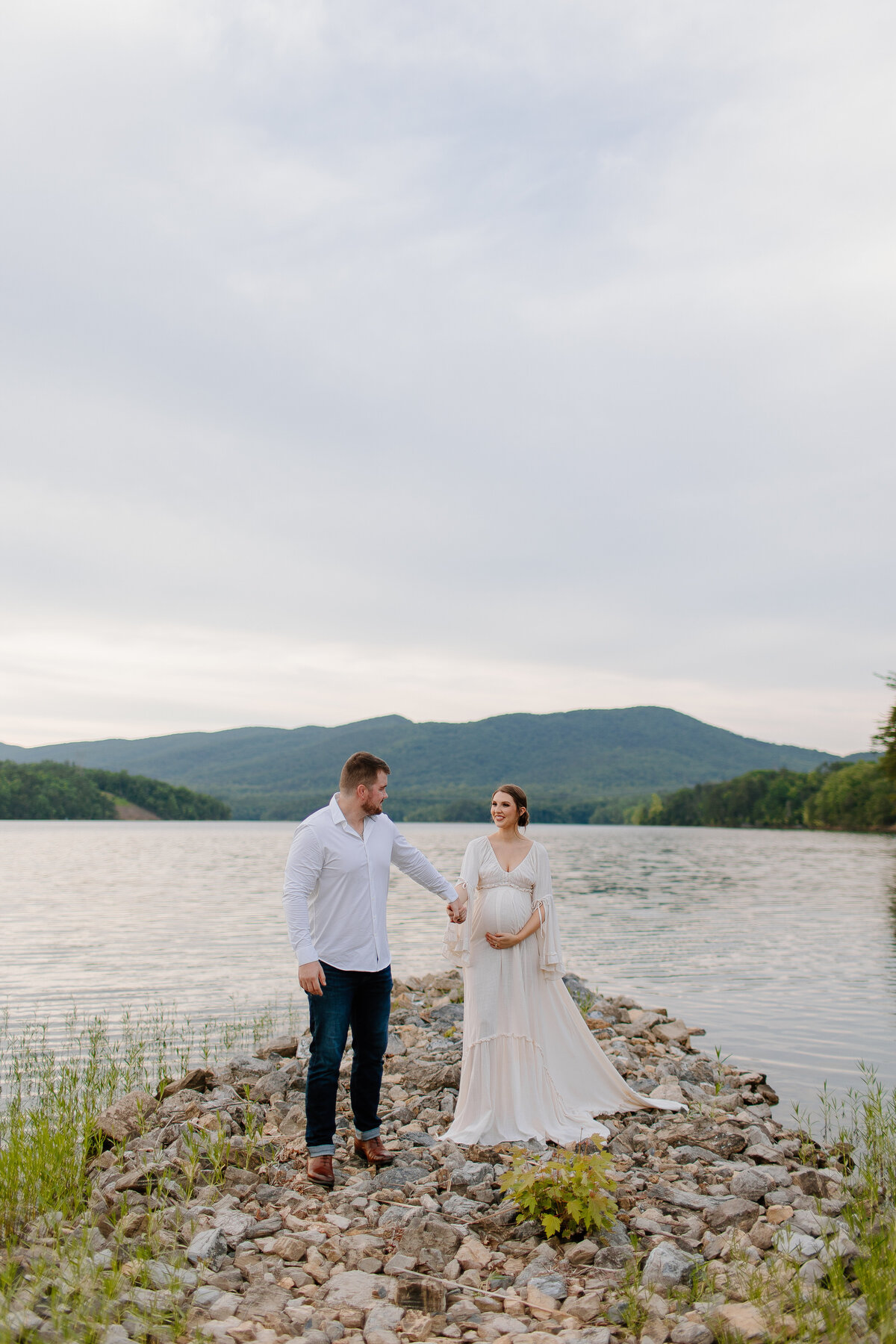 Documentary-Maternity-Session-at-Carvins-Cove-RJ-52