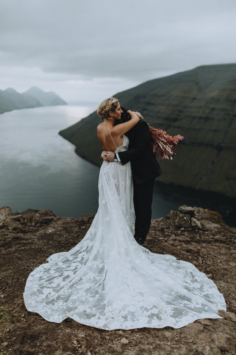 Lizzy and Jesse Elopement_Faroe Islands Kallur Lighthouse and Klakkur Hikes-1898