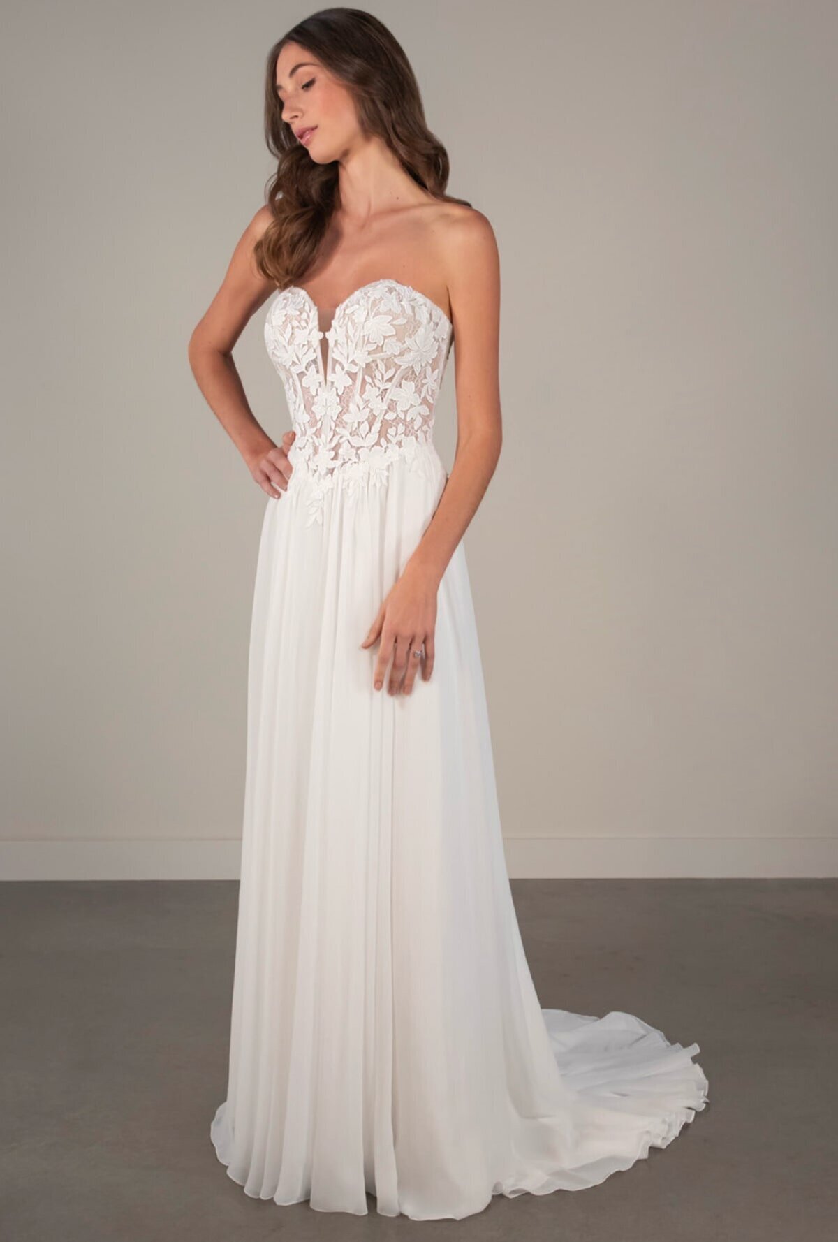strapless-floral-lace-bodice-chiffon-skirt-wedding-dress-vogue-veil