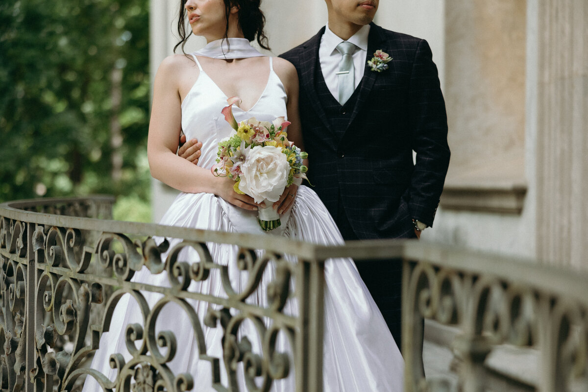Close-up of the couple at the Swan House.