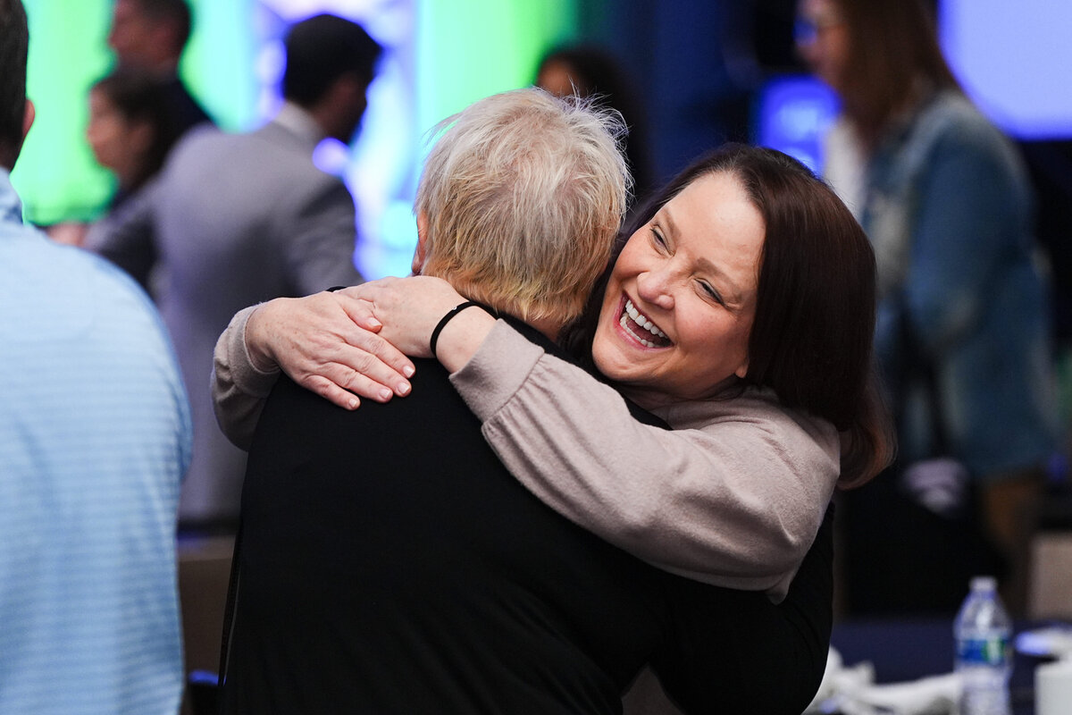 kansas-city-event-photography-0211-guests-hugging-on-arrival