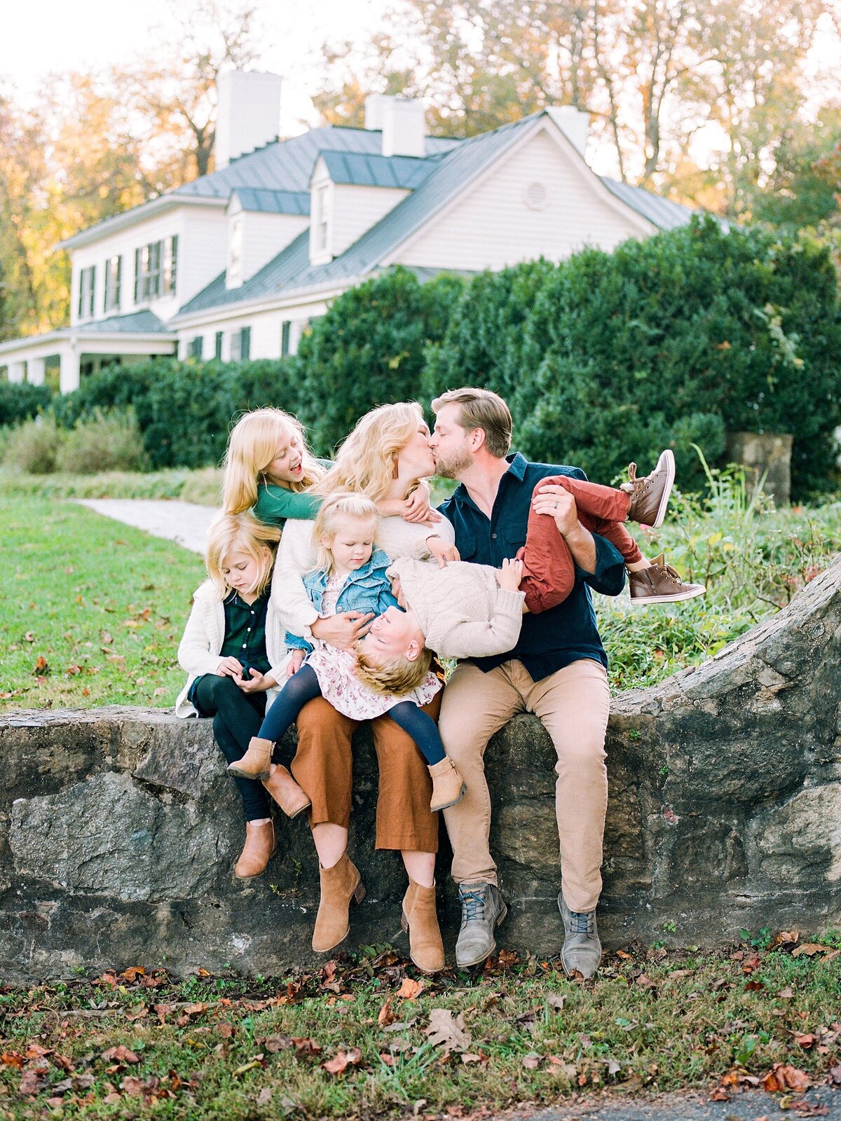 fall-family-photos-at-home-crozet-virginia-amy-nicole-photography-0109