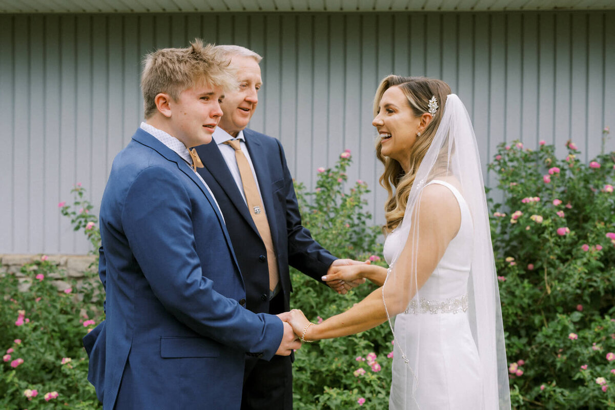 first-look-reactions-with-dad-and-brother