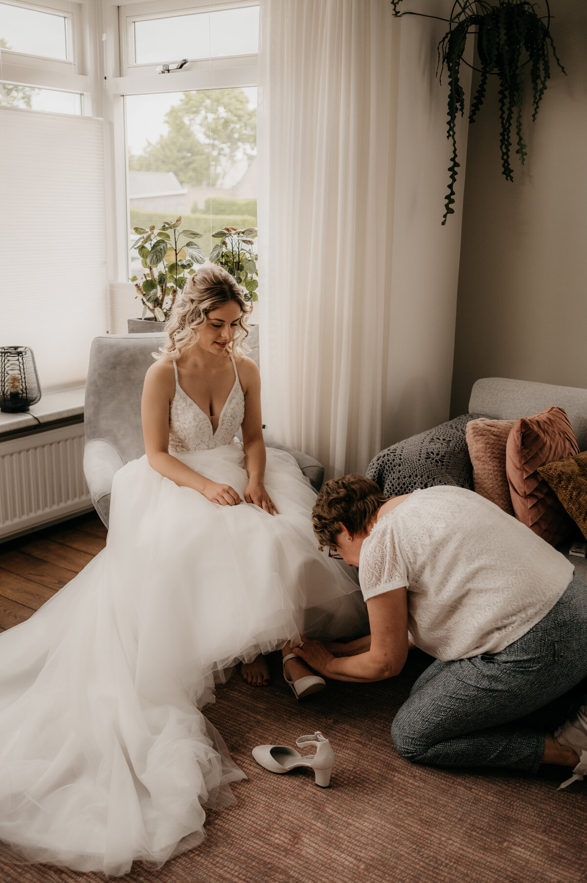 Pure Liefde Fotografie - Jesse & Lotte - Getting ready Lotte-26