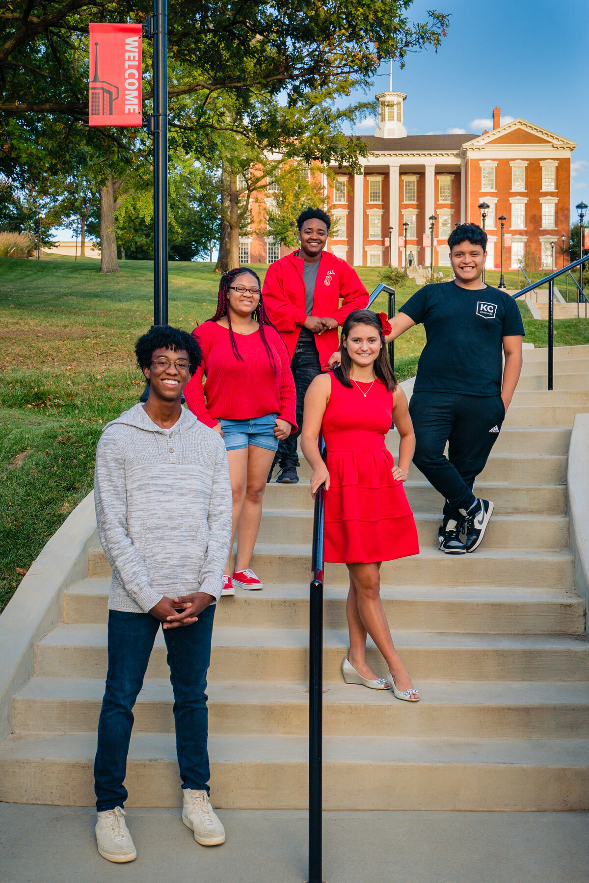 kansas-city-marketing-photography-people-0104-group-posing-on-campus-steps