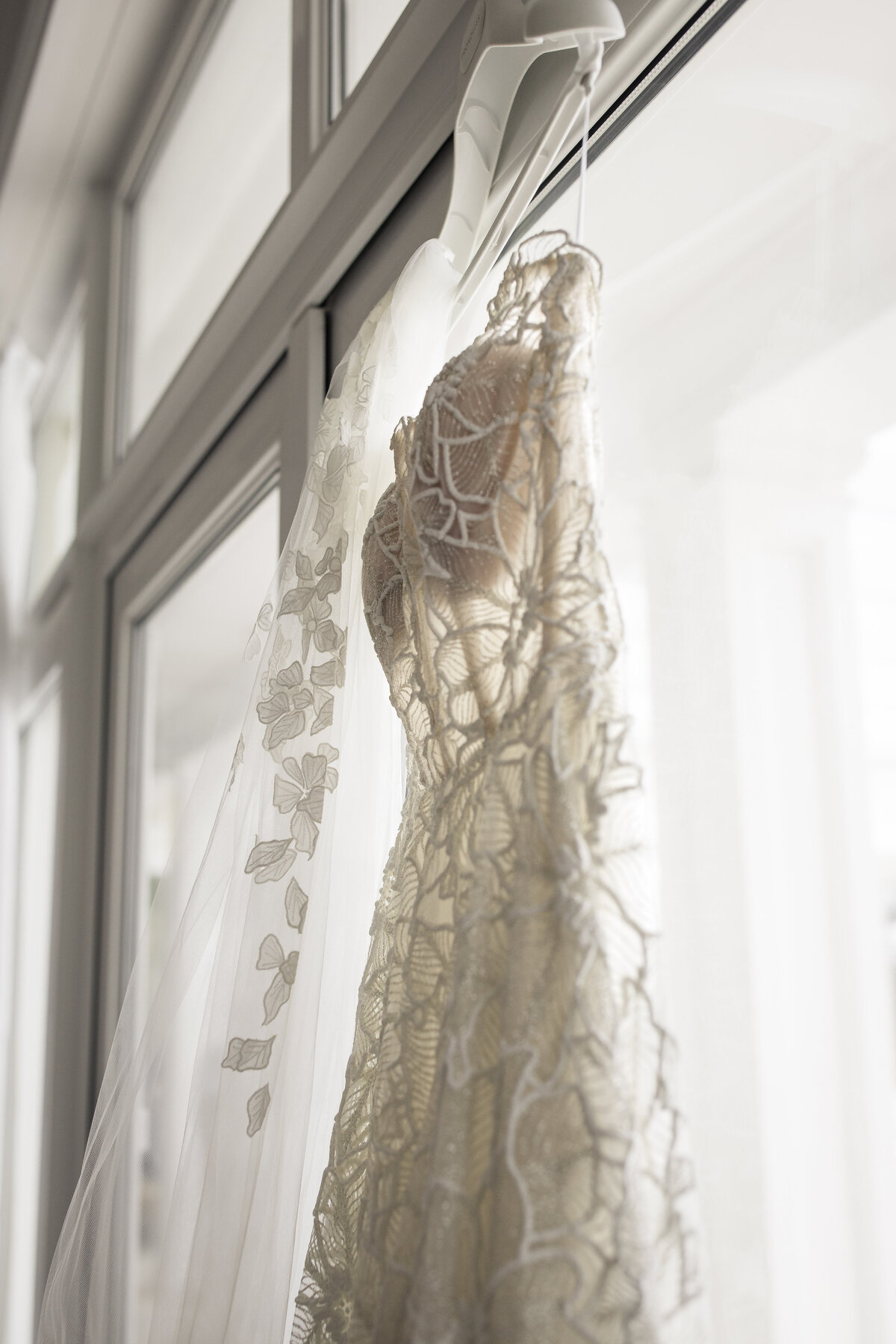 EboniRobyn-Wedding-NilouJonah-GettingReadyNilou-OceanClub-ParadiseIsland-Nassau-NewProvidence-TheBahamas-Final-9