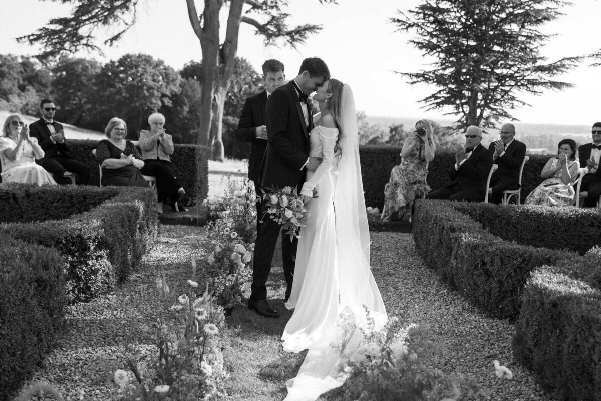 Flora_And_Grace_Analog_35mm_Editorial_Wedding_Photographer (1 von 1)-3