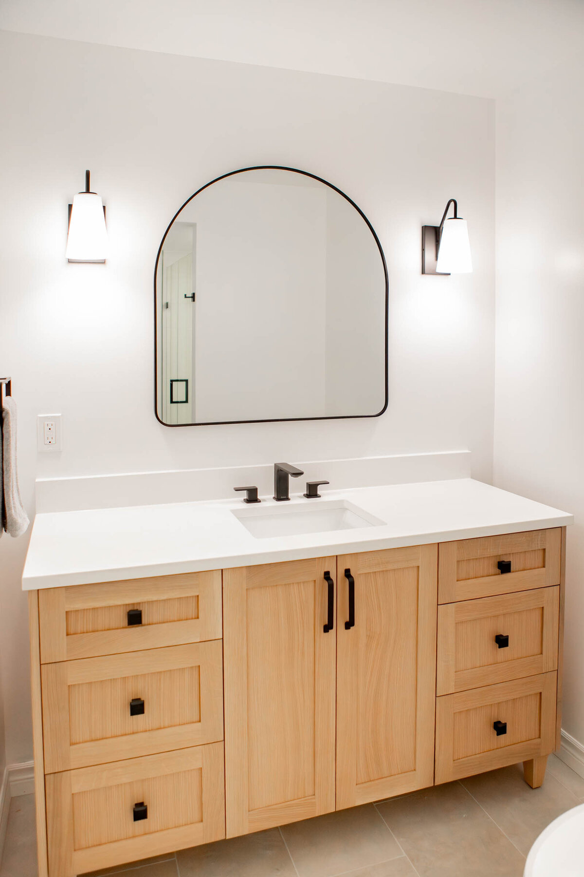 Light-wood-vanity-