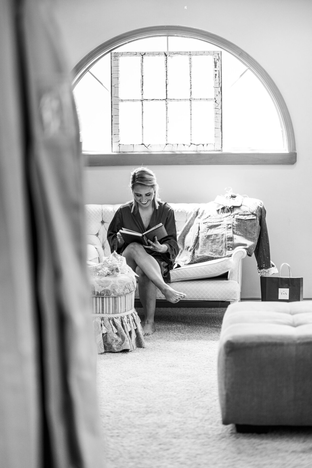 Bride reading notes before ceremony