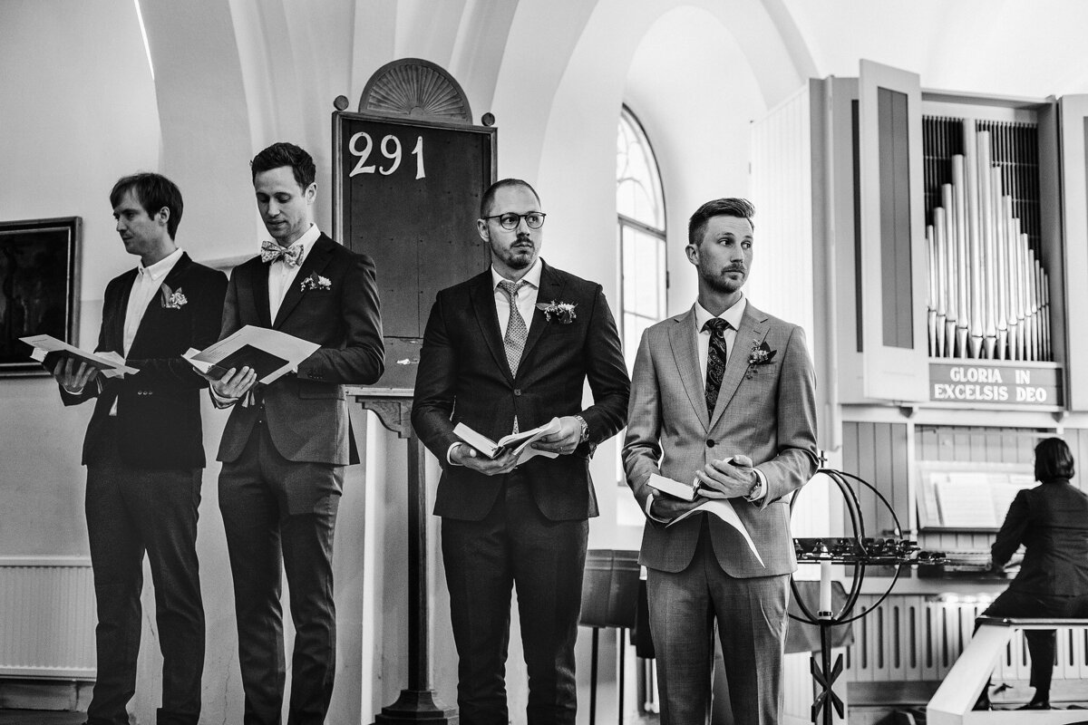 marskalk och brudfölje under ceremonin