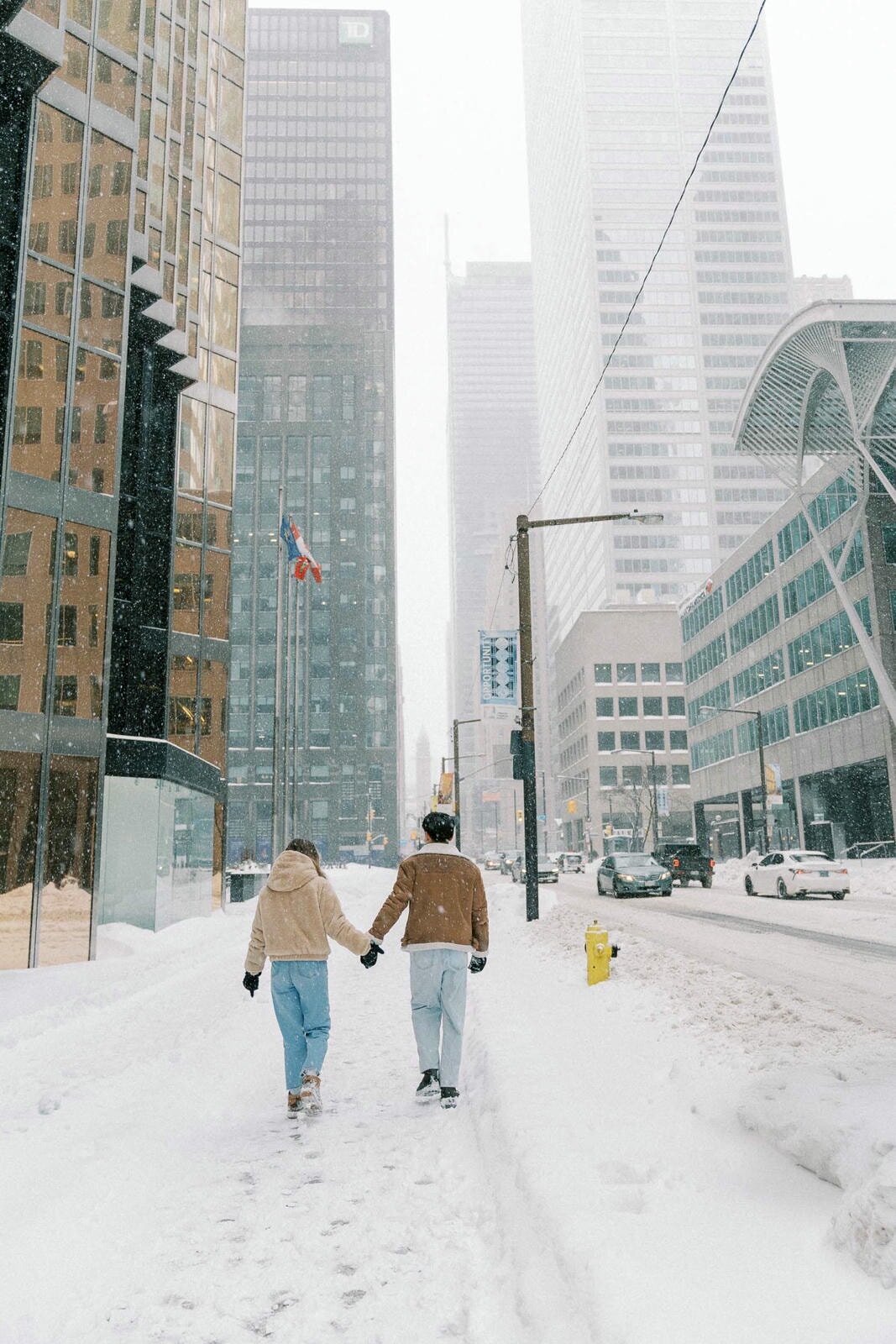 E10-Winter-snowy-engagement-photoshoot-in-Toronto-Zhan-and-Tina-2025-02-16-2500px-1061