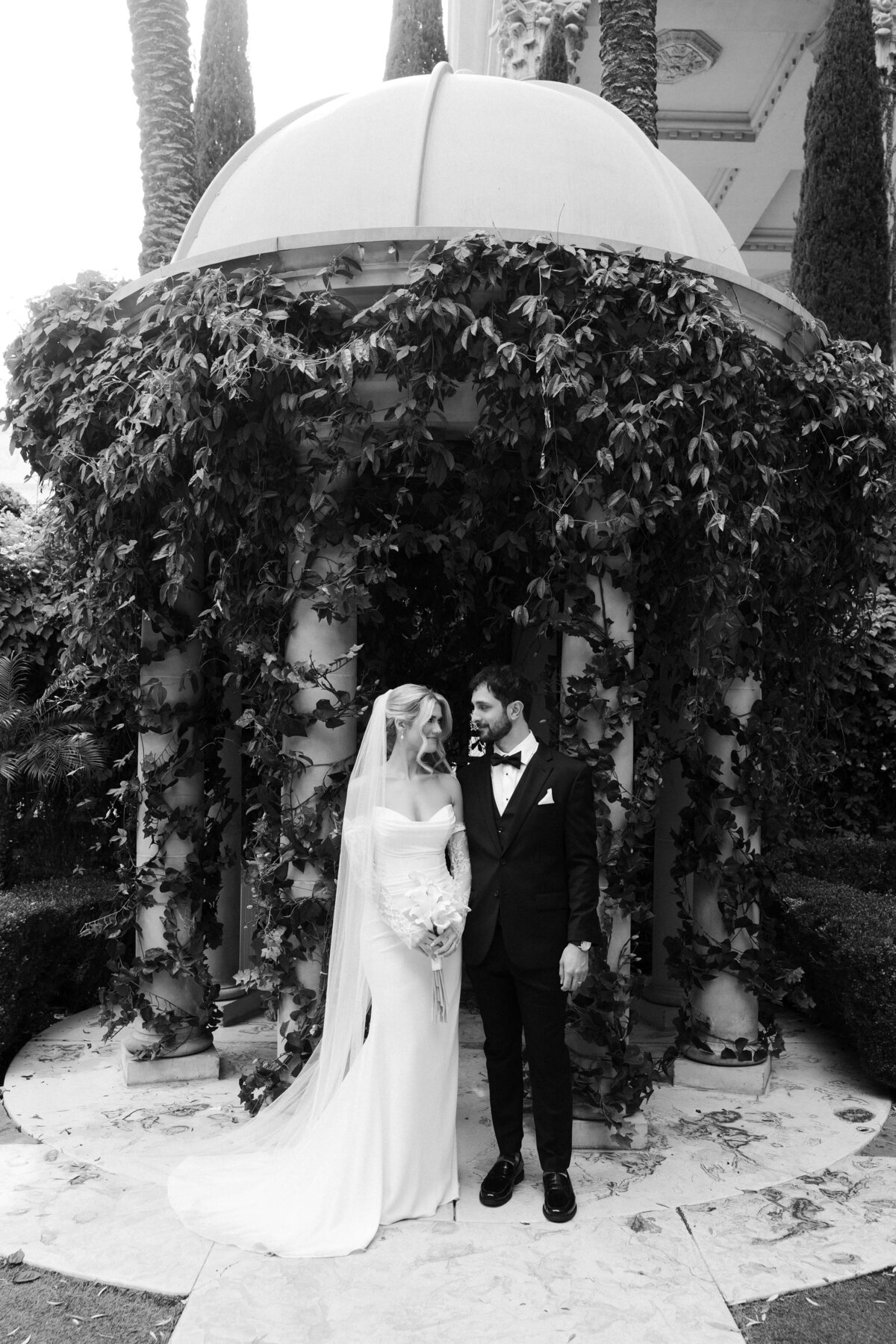 36_riskyexposure_maddie-noah_las-vegas-elopement-photography