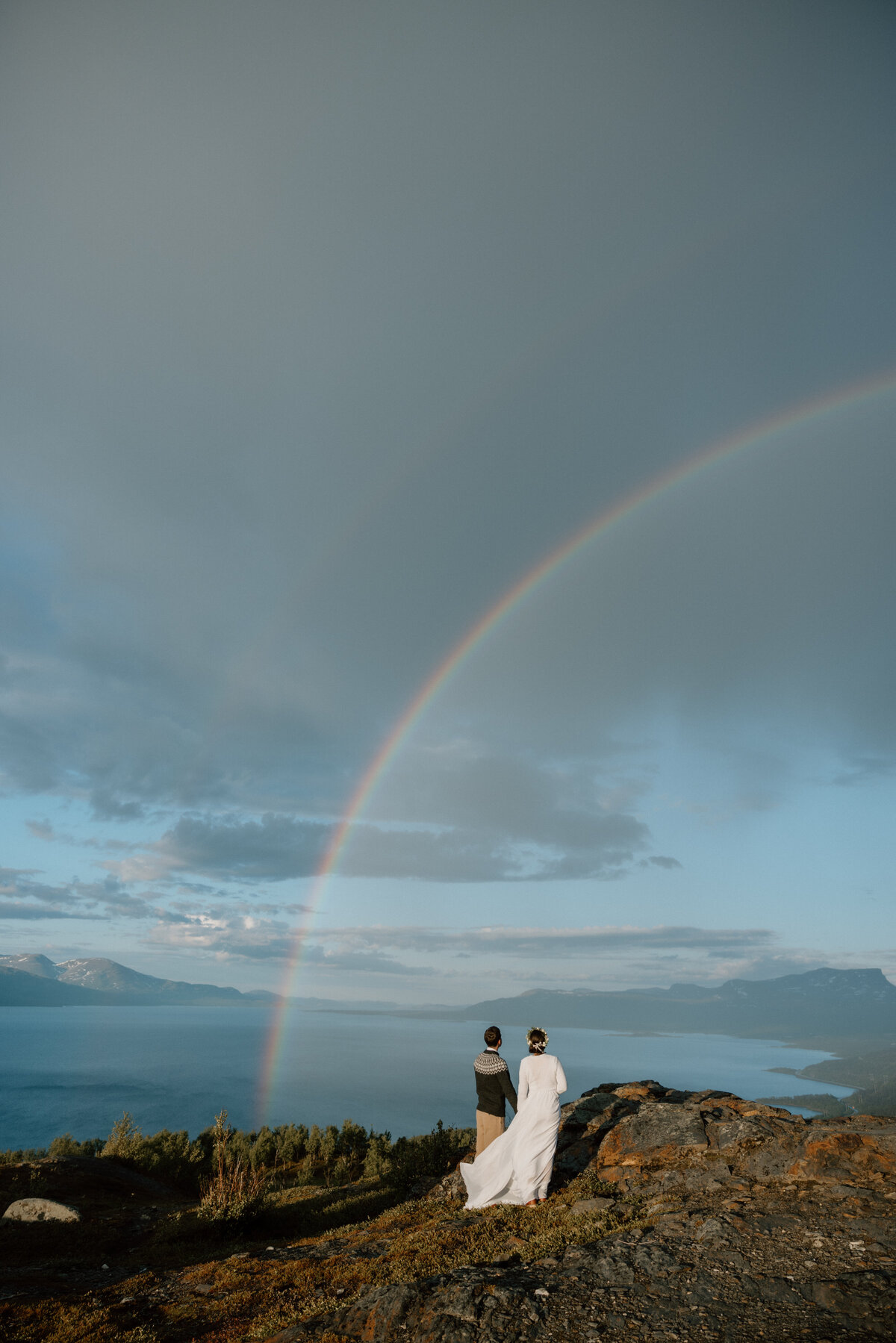 summer-wedding-lapland-lappland-elopement-midnight-sun029