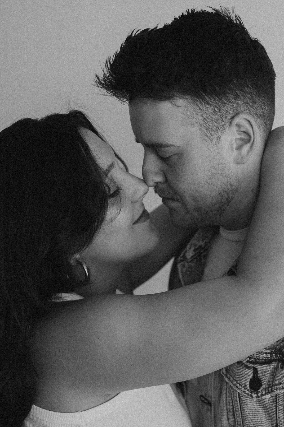 studio-couple-maternity-photoshoot-3