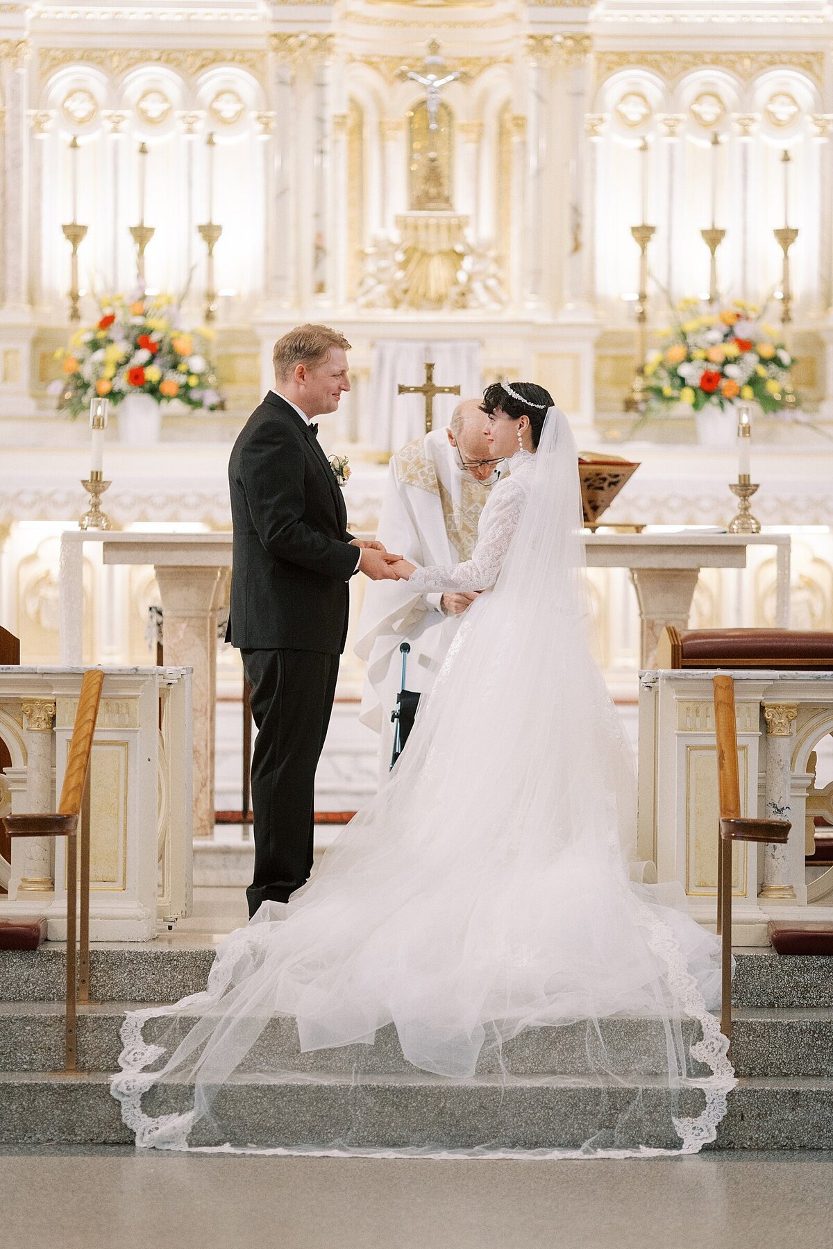 Wedding-Pictures-at-Saint-Mary-of-the-Angels-Catholic-Church-In-Chicago-Illinois-by-Catholic-Wedding-Photographer-_0023