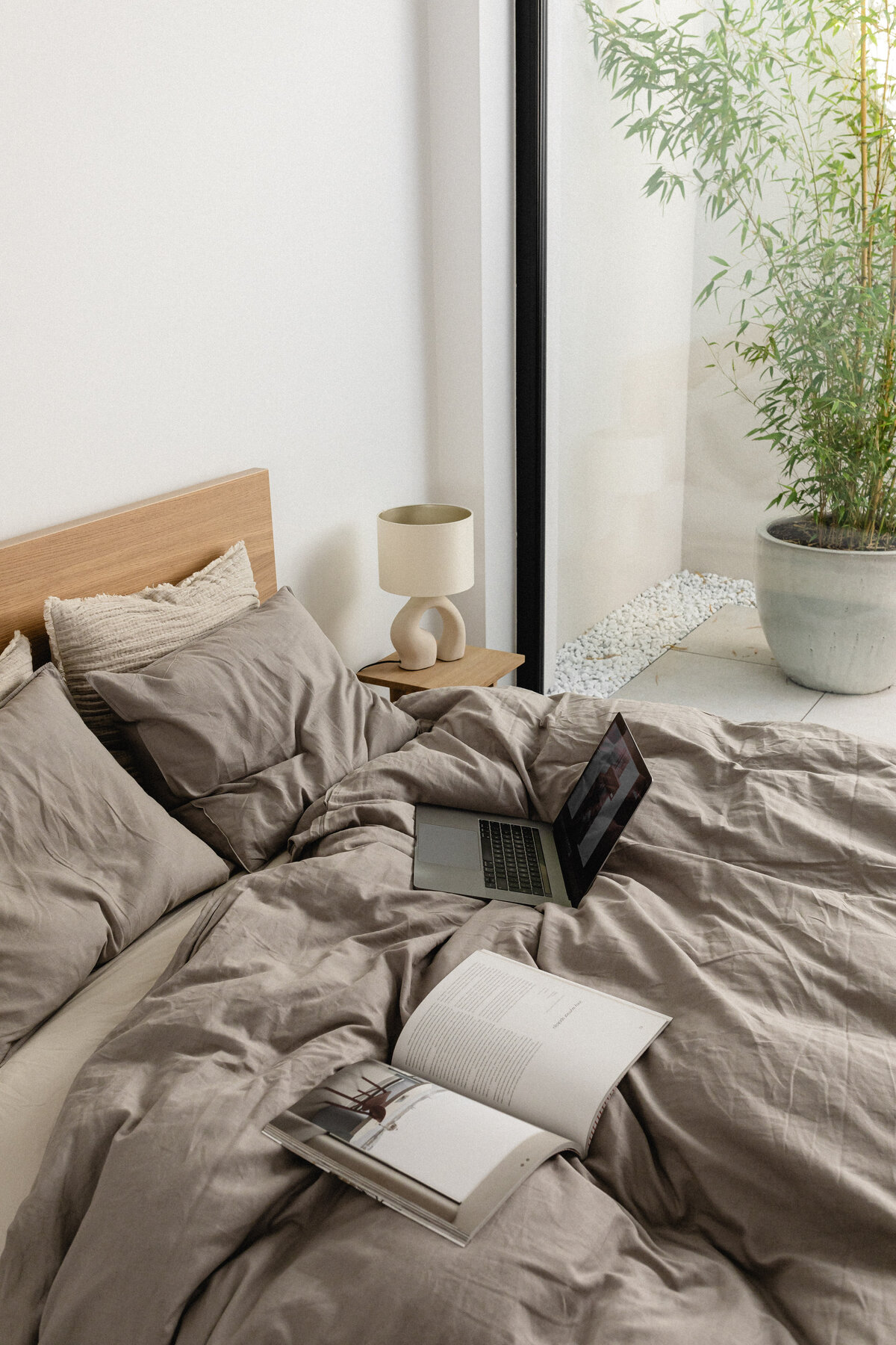 kaboompics_cosy-bed-corner-collection-33121