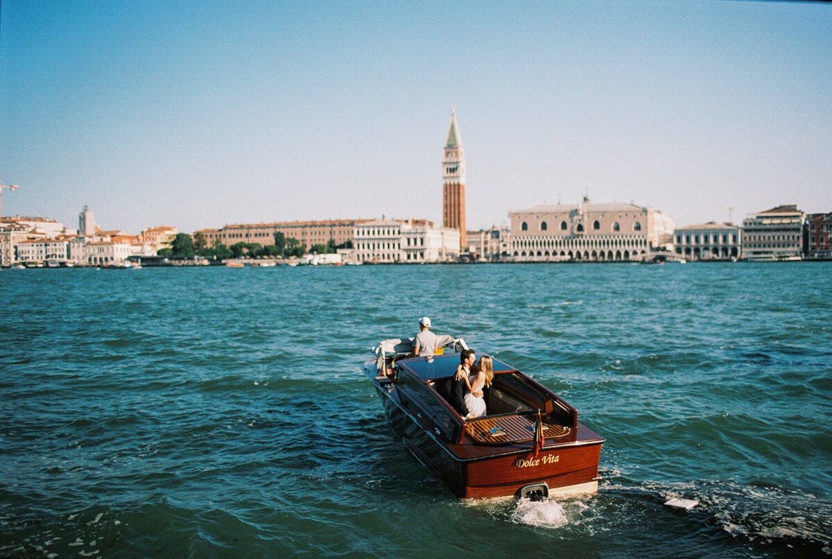 venice-elopement-photographer-editorial-film-35mm-wedding-fashion_0165