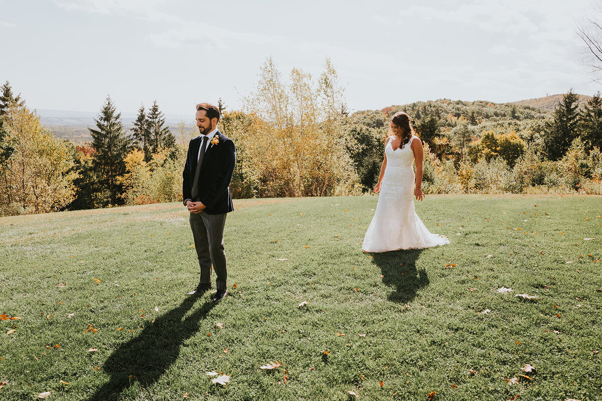 cedar-lakes-rustic-wedding-couple-7
