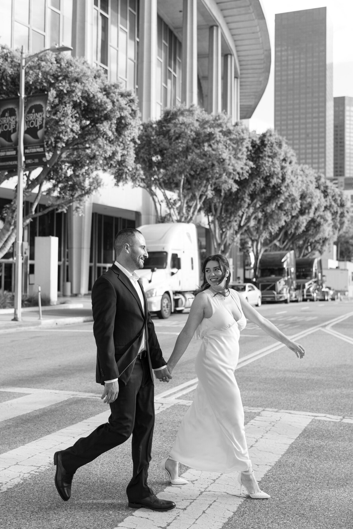 dowtown-los-angeles-Engagement-photos-10-adrian-mayra