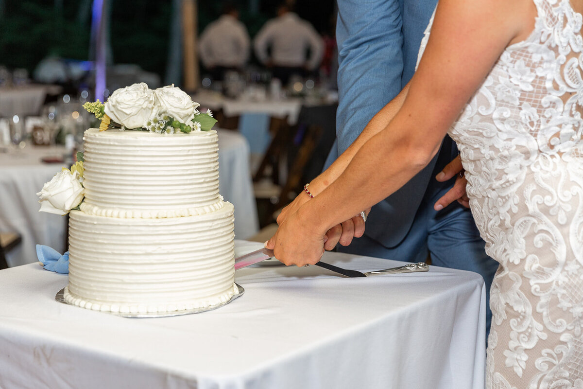 cake-cutting-ct-wedding-jen-strunk-events