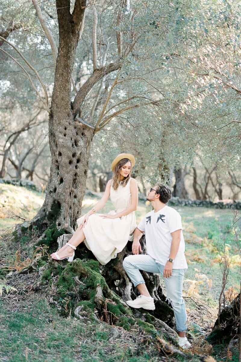 Engagement 1200px-1133