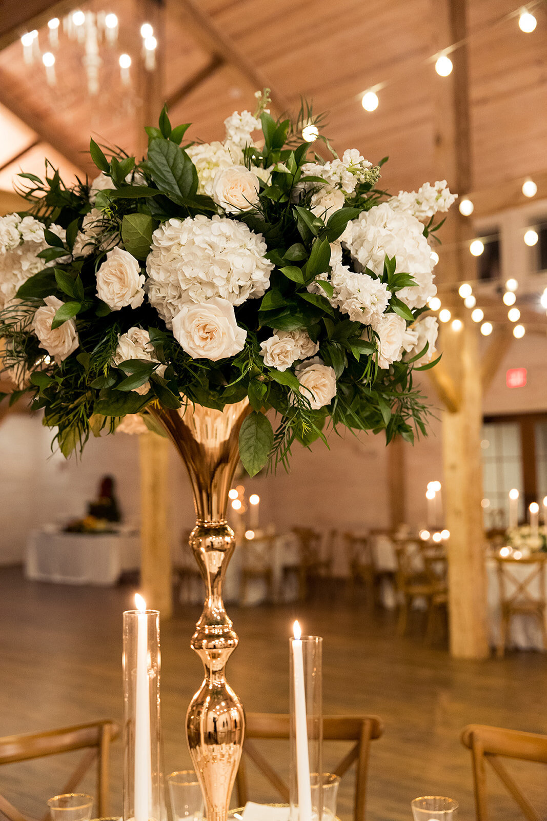 exceptional-centerpieces-with-hydrangeas-and-roses