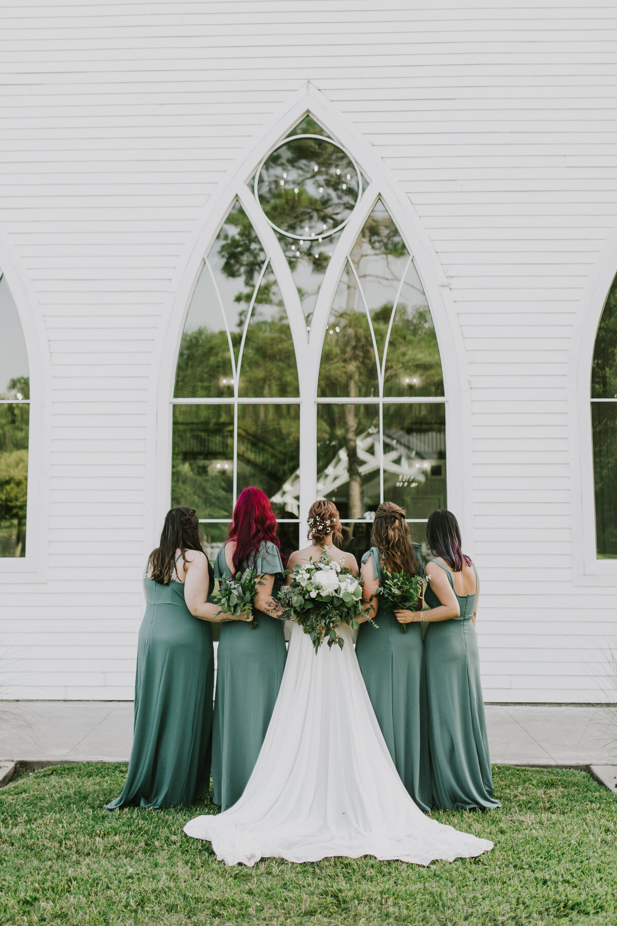 bridal party photos with bride and bridesmaids