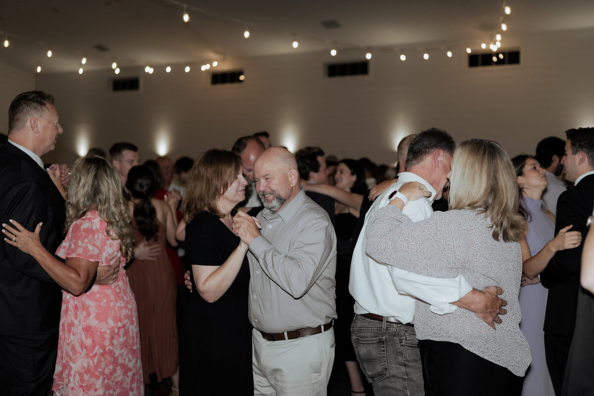 pile-wedding-1001