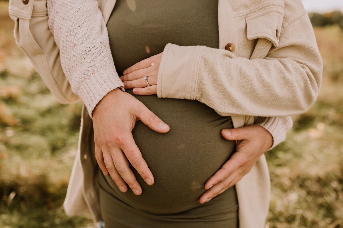 haley-maternity-fall-autumn-niagara-beach-photography-4