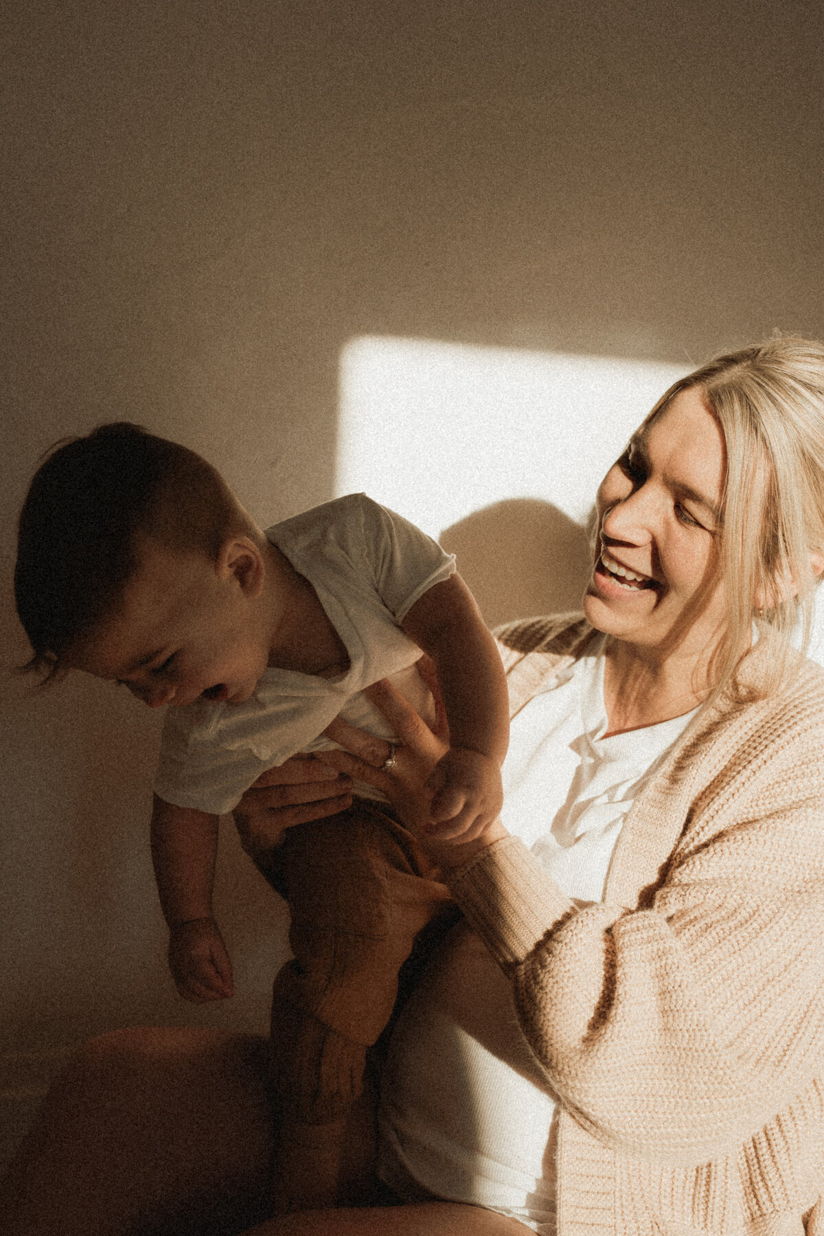 cincinnati-newborn-photographer-mom3