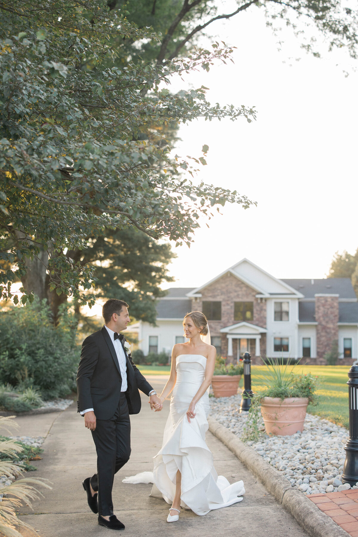 Molly Sue Photography New Jersey + East Coast Wedding Photographer Romantic Imagery Engagement Lifestyle Heirloom Wedding Albums49664
