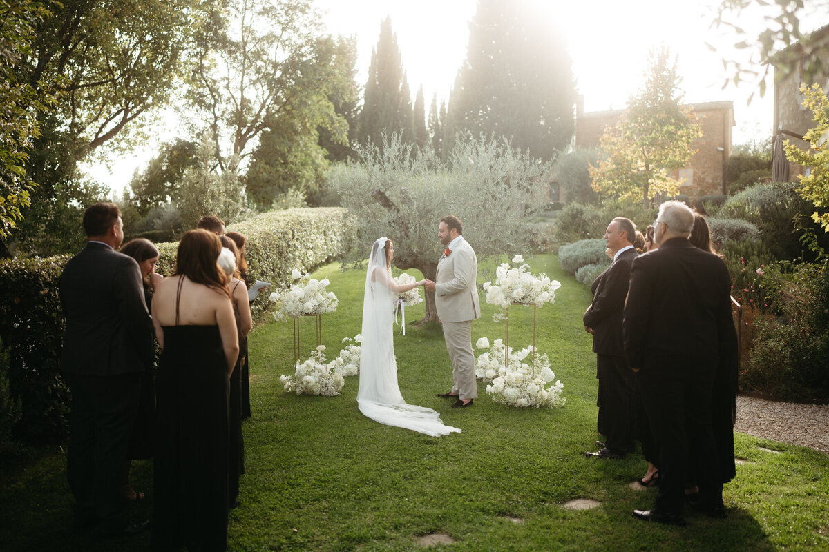 the_chaffins_international_destination_wedding_elopement_photographers_sammie_chaffin_micah_editorial_adventure_photos_travel_tuscany_italy_12