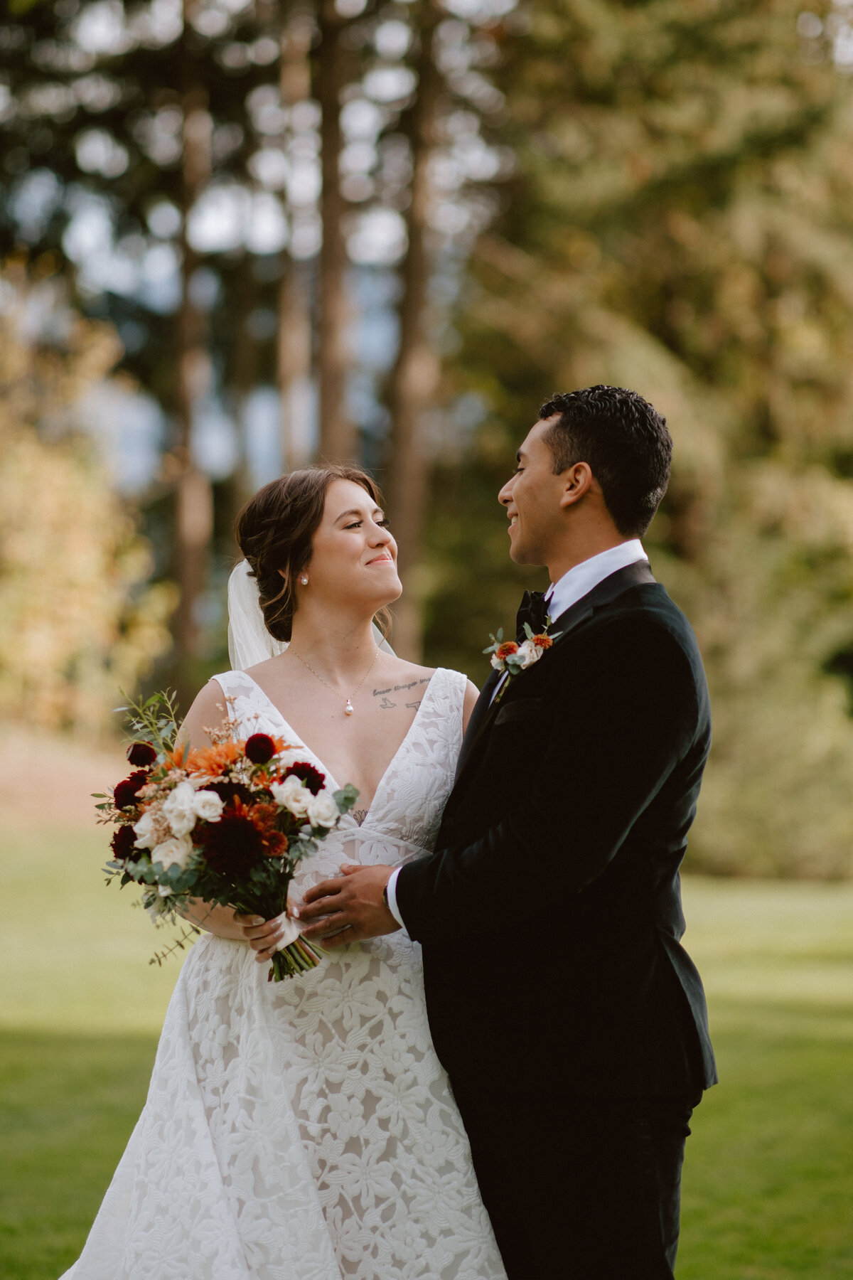 ElizabethMaguirePhoto-Skamania-Lodge-Wedding-1