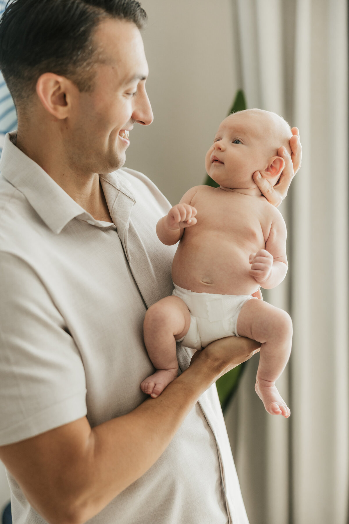 dad-with-newborn-baby