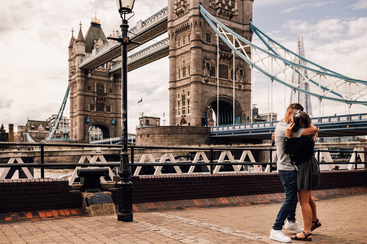 Josh-Hollys-Proposal-at-Tower-Bridge-3