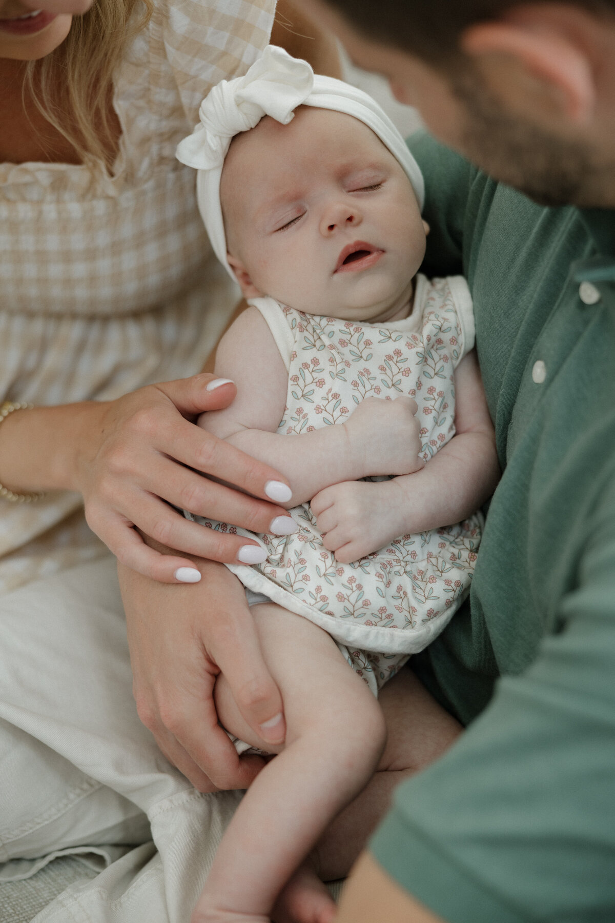 Indianapolis candid family photography with newborn baby
