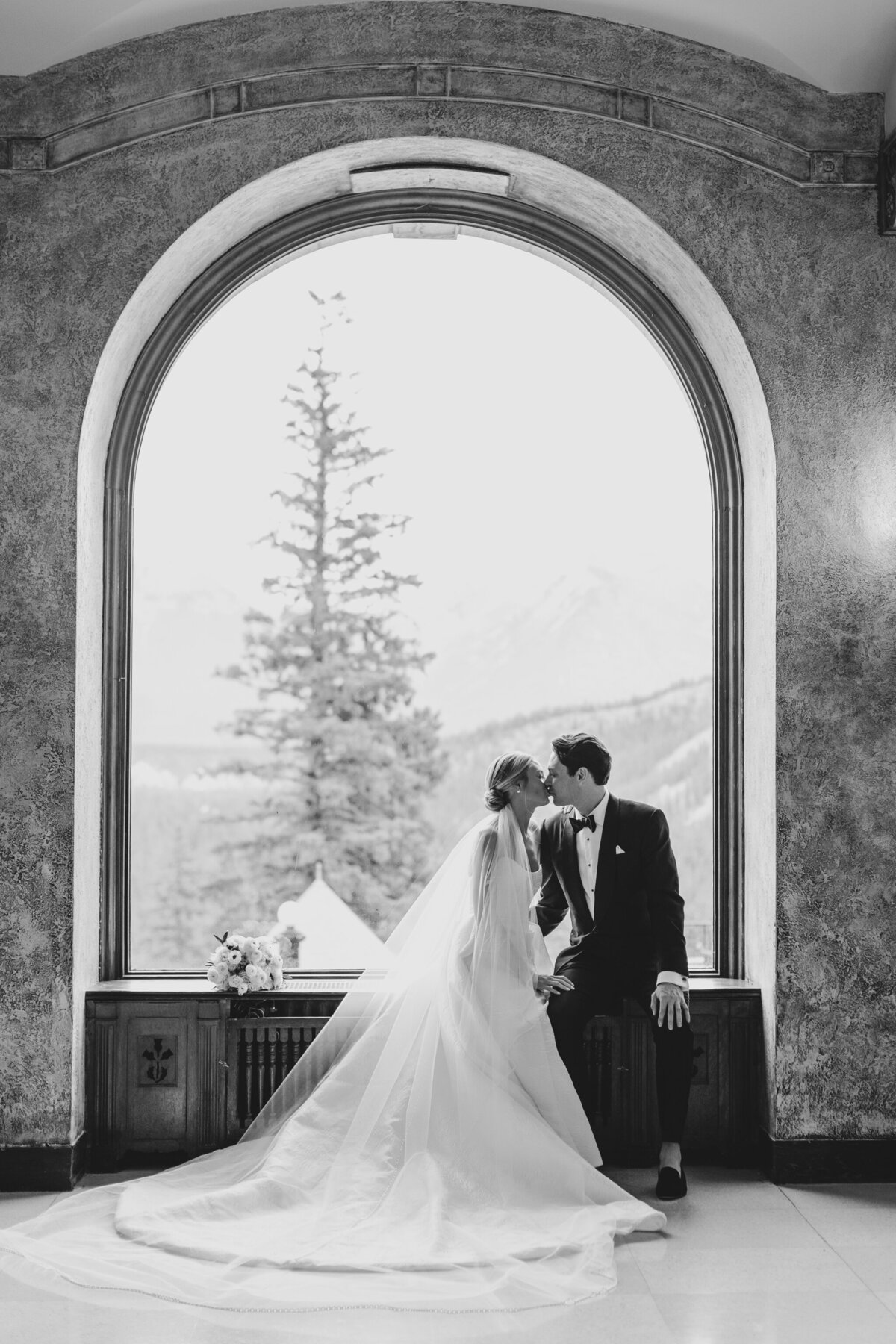 calgary_wedding_photographers_fairmont_banff_springs_destination_wedding_nicole_sarah-25