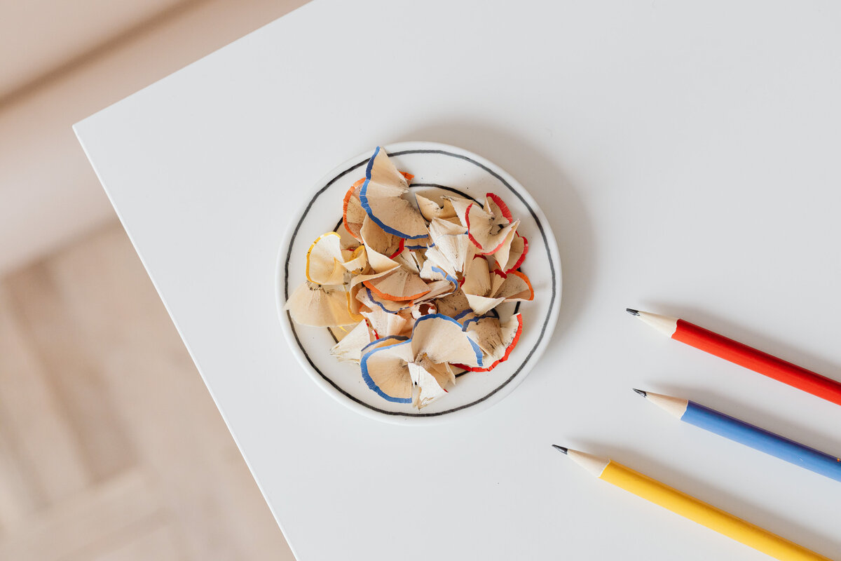 kaboompics_Coloured Pencil Shavings