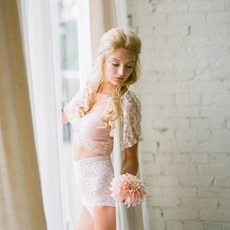 blogs-aisle-say-reasons-for-bridal-boudoir-photoshoot