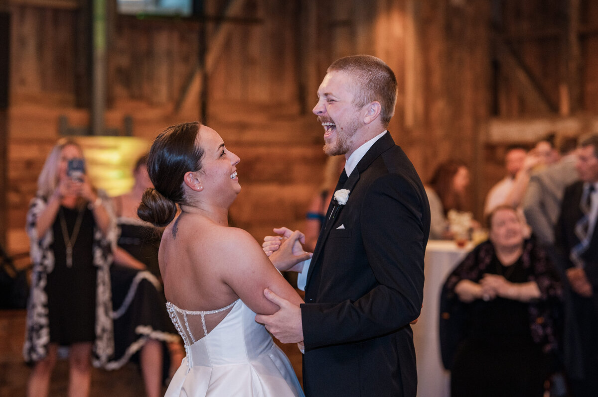 erik_sam_first_dance-14