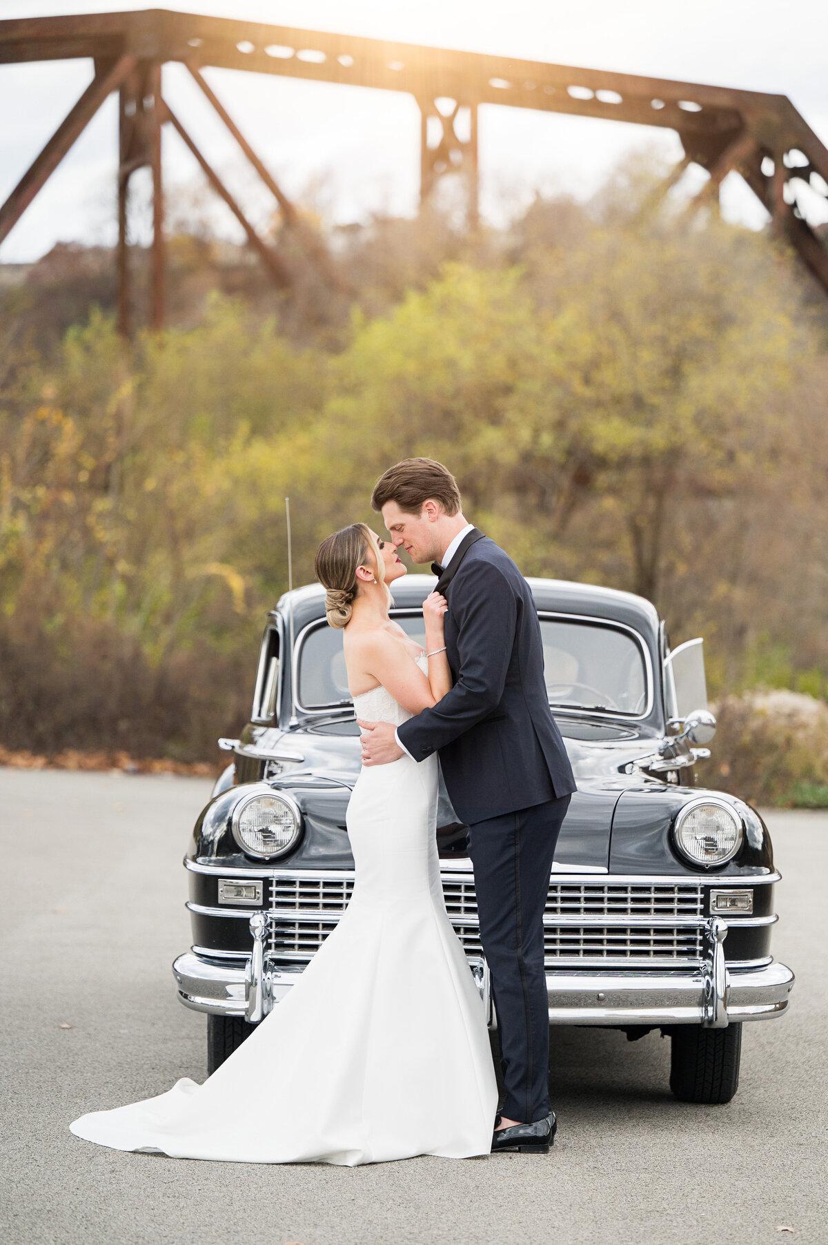 bride and groom creative classic car photo